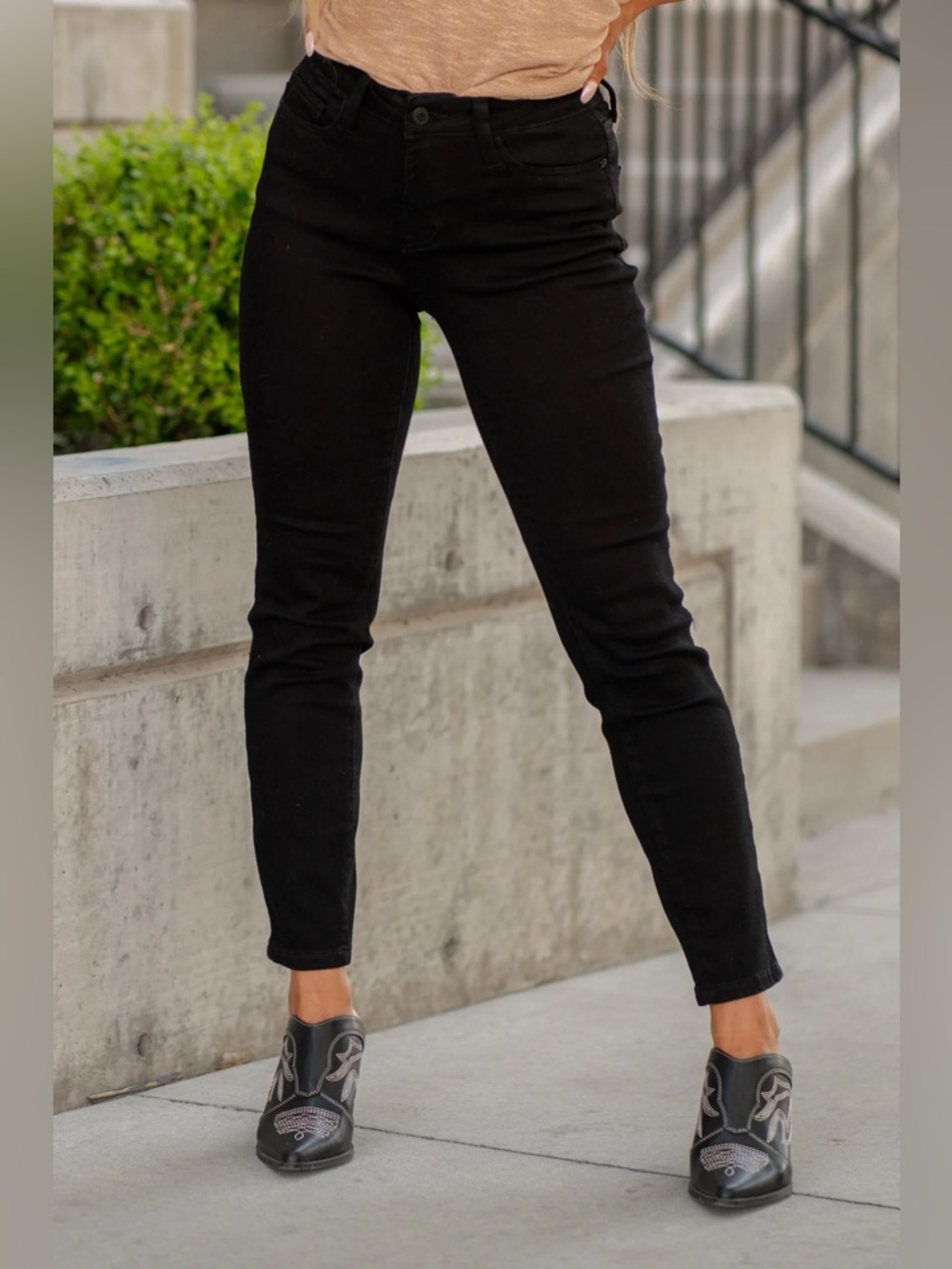 NWT Judy Blue Mid Rise Slim Fit Jeans Size 7/28